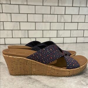 Skechers Sandals Womens 8 Navy Blue Floral Cali Luxe Foam Wedge Heels Shoes